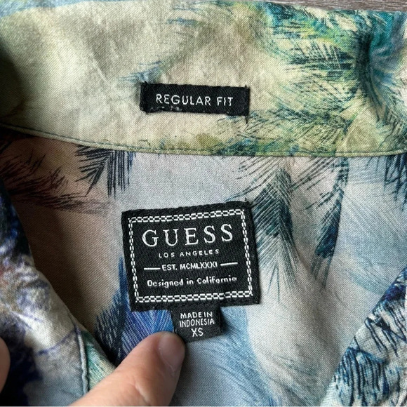Guess Rogan Pacific Palms  Regular-Fit Button-Down Shirt - Picture 8 of 14